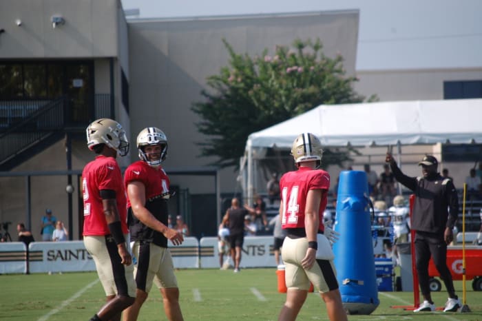 Derek Carr chats with Jameis Winston in between drills.